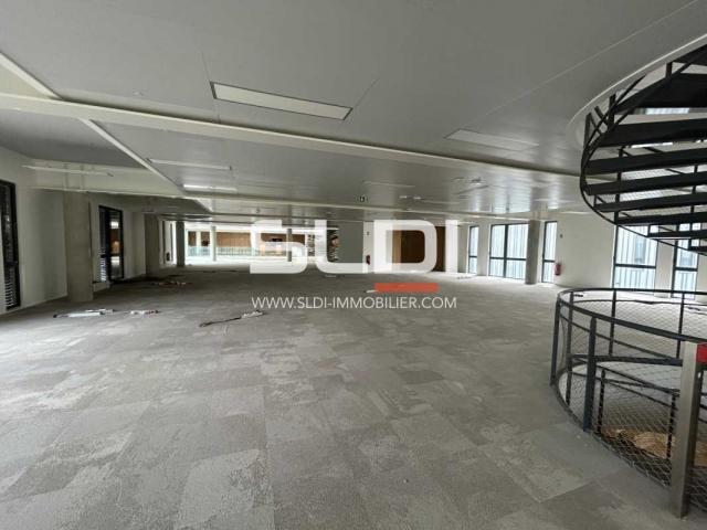 Bureaux A LOUER - LIMONEST - 633 m²