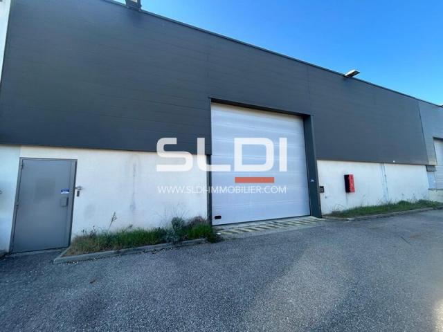Locaux d'activités A LOUER - DARDILLY - 1 854 m²