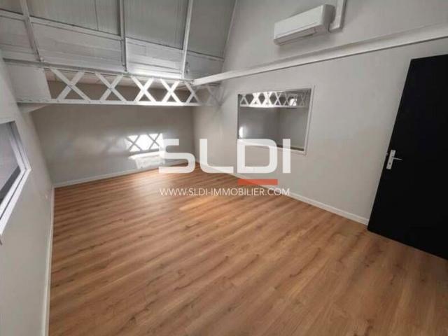 Locaux d'activités A LOUER - VENISSIEUX - 794 m²