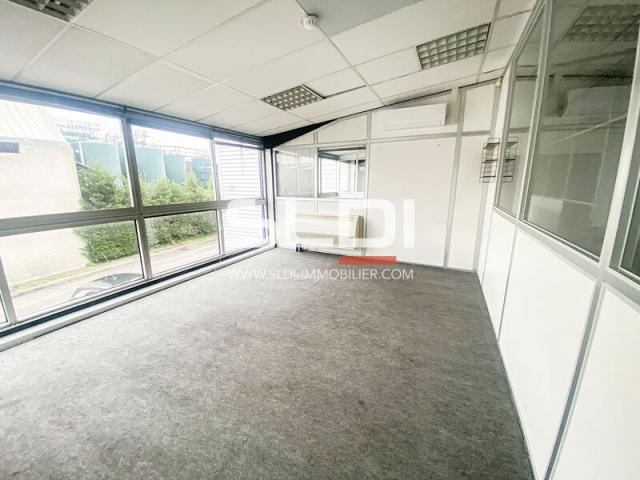 Locaux d'activités A LOUER - SAINT FONS - 930 m²