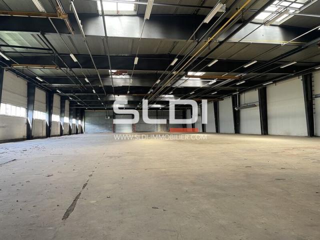 Locaux d'activités A LOUER - VENISSIEUX - 2 002 m²