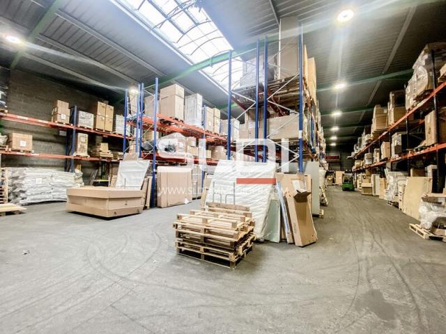 Locaux d'activités A LOUER - GENAS - 1 113 m²