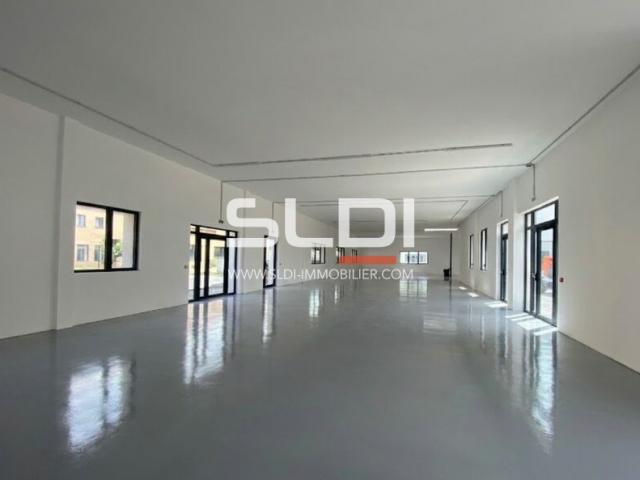 Locaux d'activités A LOUER - VENISSIEUX - 1 646 m²