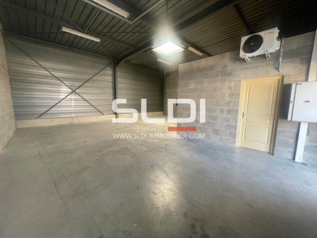 Locaux d'activités A LOUER - CHASSIEU - 152 m²