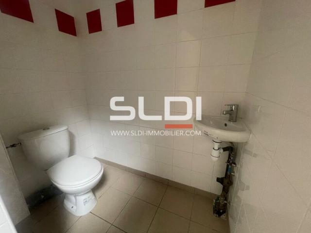 Locaux d'activités A LOUER - CHASSIEU - 152 m²