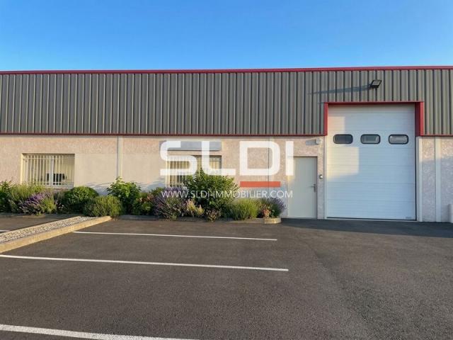 Locaux d'activités A LOUER - CHASSIEU - 152 m²
