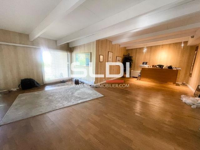 Locaux d'activités A VENDRE OU A LOUER - RILLIEUX LA PAPE - 3 200 m²