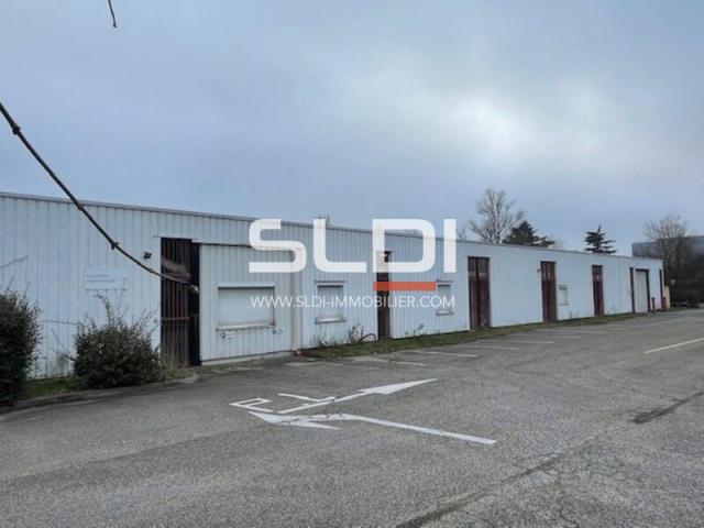 Locaux d'activités A VENDRE OU A LOUER - RILLIEUX LA PAPE - 3 200 m²