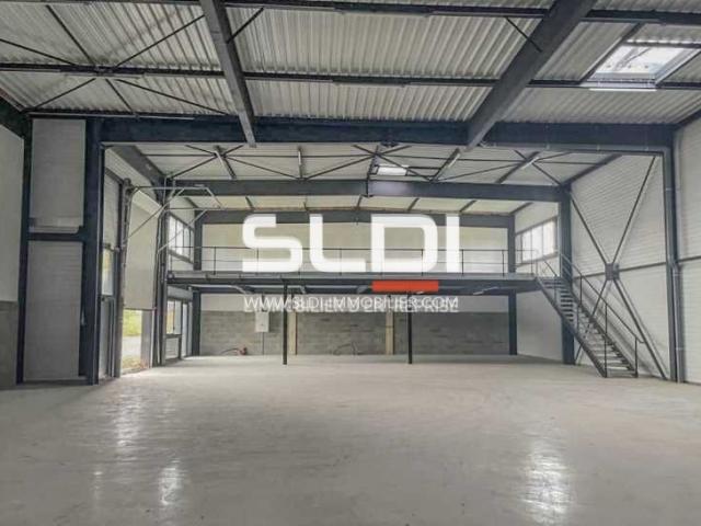 Locaux d'activités A VENDRE OU A LOUER - FRANS - 538 m²