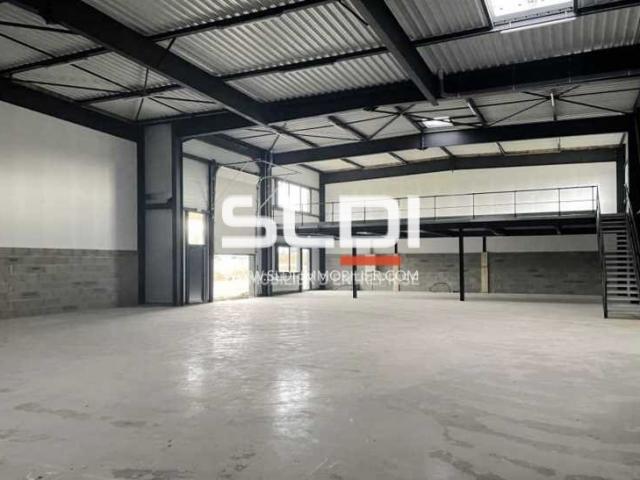Locaux d'activités A VENDRE OU A LOUER - FRANS - 538 m²
