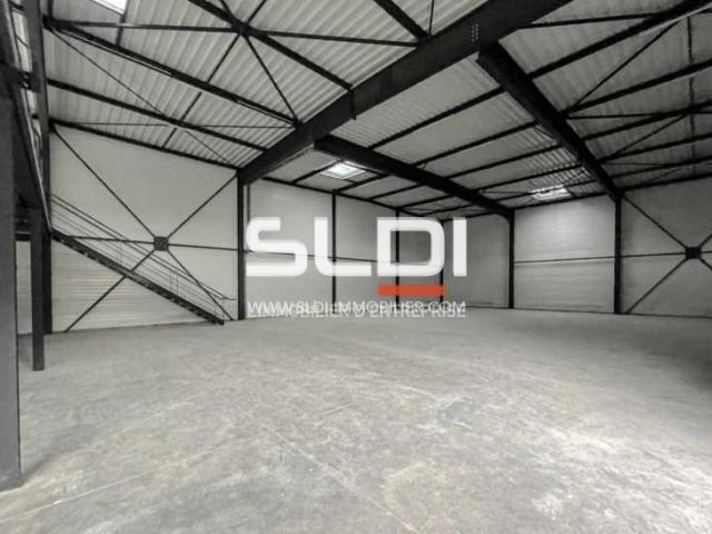 Locaux d'activités A VENDRE OU A LOUER - FRANS - 538 m²