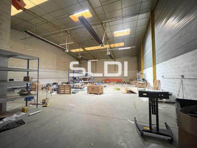 Locaux d'activités A LOUER - CHASSIEU - 350 m²
