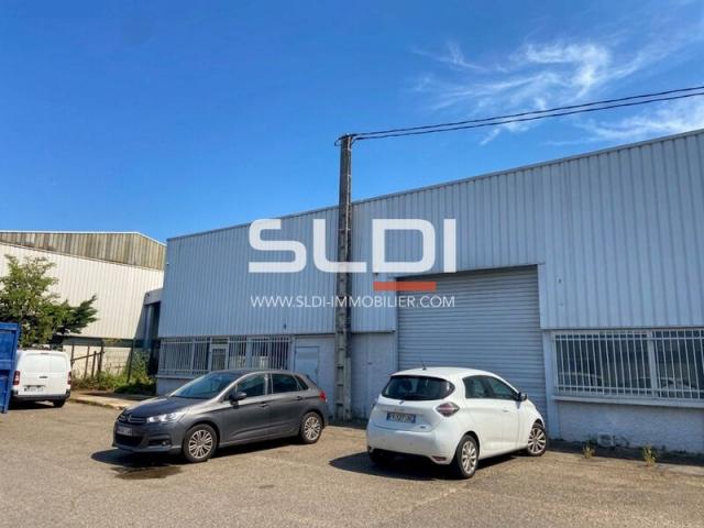 Locaux d'activités A LOUER - CHASSIEU - 350 m²