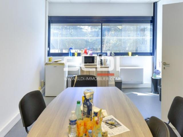 Locaux d'activités A LOUER - LYON - 260 m²