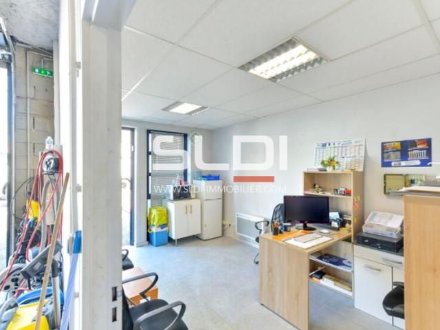 Locaux d'activités A LOUER - LYON - 260 m²