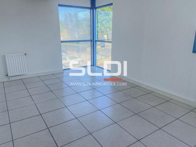 Locaux d'activités A LOUER - BELIGNEUX - 1 910 m²