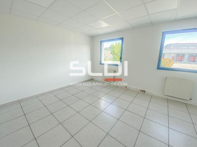 Locaux d'activités A LOUER - BELIGNEUX - 1 910 m²