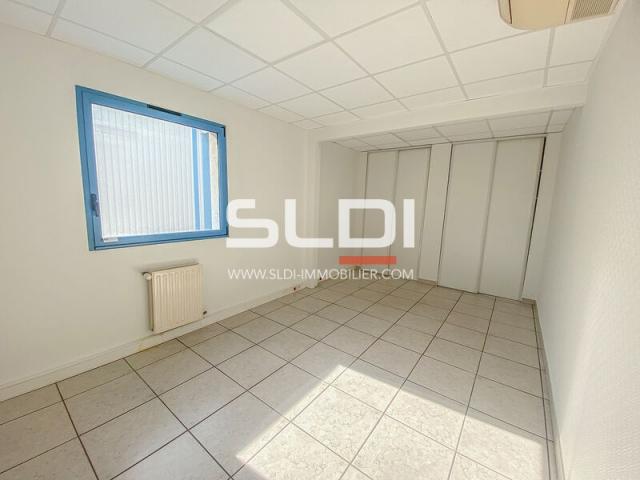 Locaux d'activités A LOUER - BELIGNEUX - 1 910 m²
