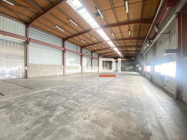Locaux d'activités A LOUER - BELIGNEUX - 1 910 m²