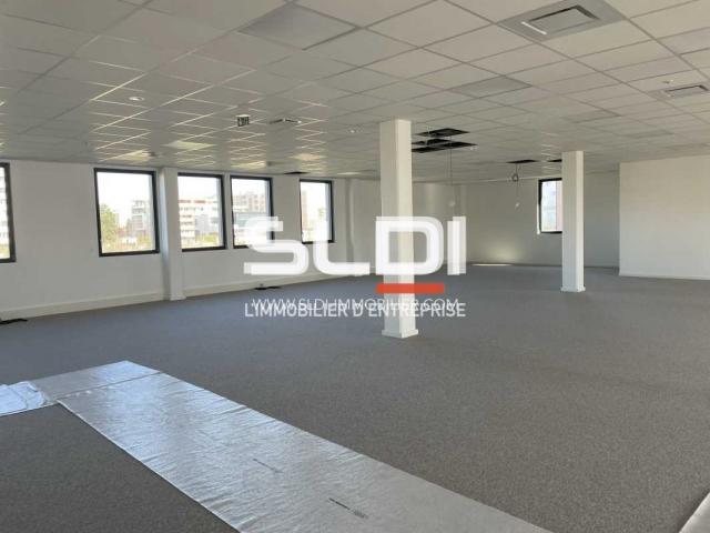 Bureaux A LOUER - VENISSIEUX - 225 m²