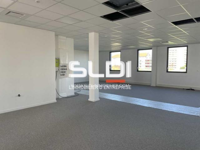 Bureaux A LOUER - VENISSIEUX - 225 m²