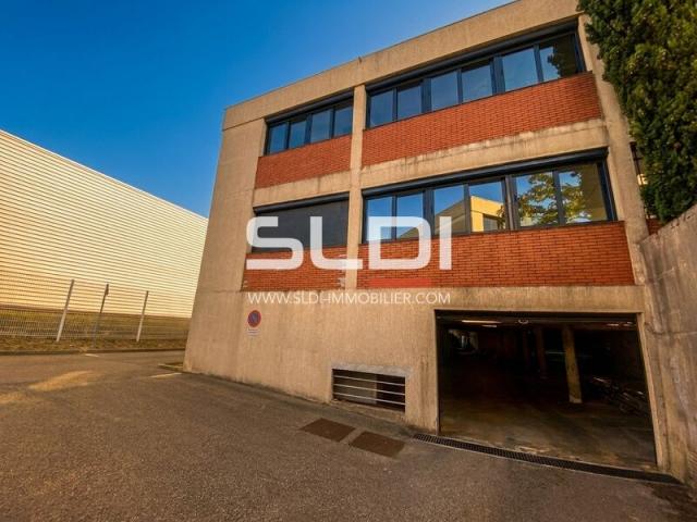 Locaux d'activités A VENDRE OU A LOUER - LIMONEST - 650 m²