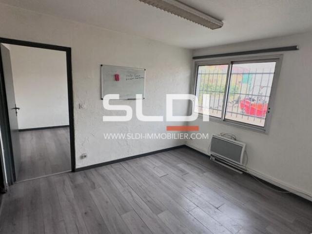 Locaux d'activités A LOUER - VAULX EN VELIN - 550 m²
