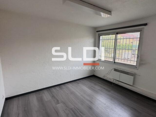 Locaux d'activités A LOUER - VAULX EN VELIN - 550 m²