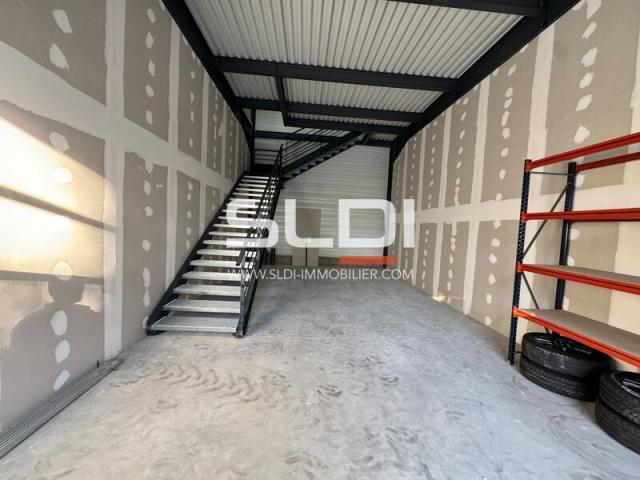 Locaux d'activités A LOUER - MONTMERLE SUR SAONE - 135 m²