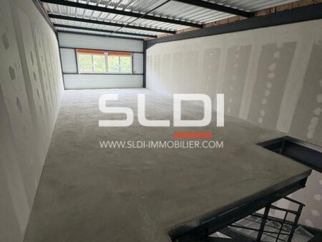 Locaux d'activités A LOUER - MONTMERLE SUR SAONE - 135 m²