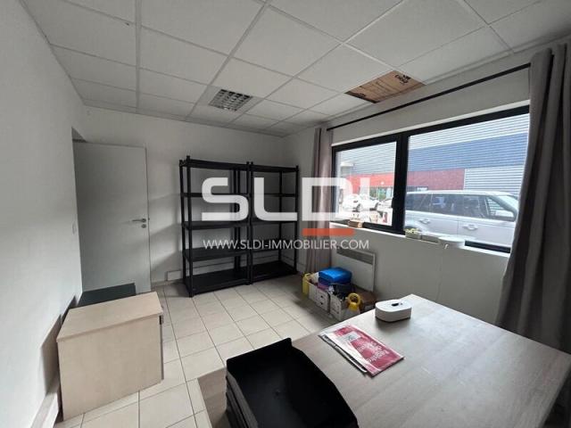 Locaux d'activités A LOUER - MARCILLY D'AZERGUES - 655 m²