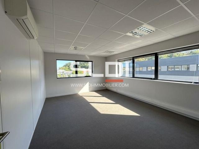 Locaux d'activités A LOUER - MARCILLY D'AZERGUES - 820 m²