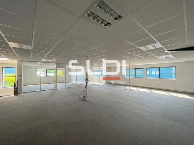 Locaux d'activités A LOUER - MARCILLY D'AZERGUES - 820 m²