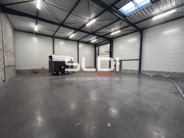 Locaux d'activités A LOUER - MARCILLY D'AZERGUES - 820 m²