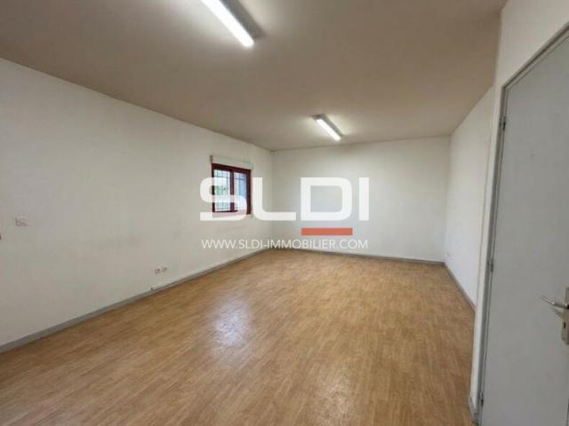Locaux d'activités A LOUER - CHASSIEU - 328 m²
