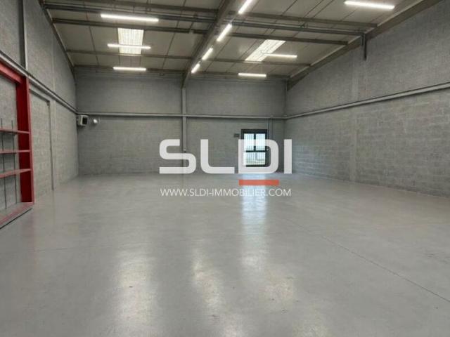 Locaux d'activités A LOUER - CHASSIEU - 328 m²
