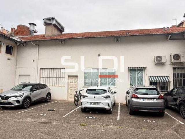 Locaux d'activités A LOUER - LYON - 335 m²