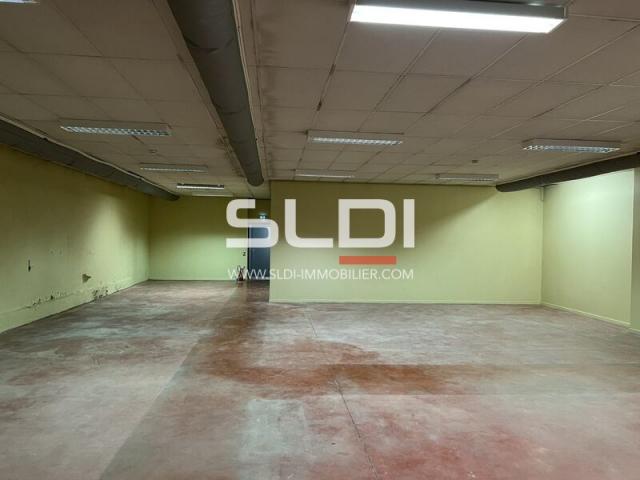 Locaux d'activités A LOUER - LYON - 335 m²