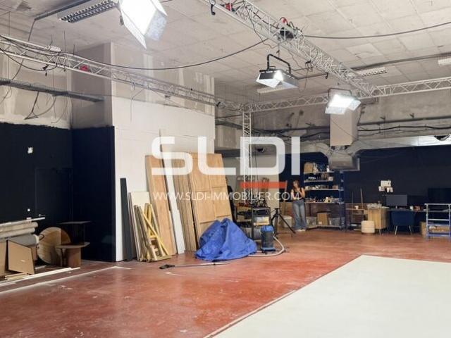 Locaux d'activités A LOUER - LYON - 335 m²