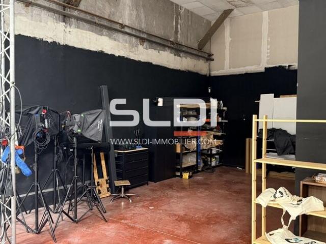 Locaux d'activités A LOUER - LYON - 335 m²