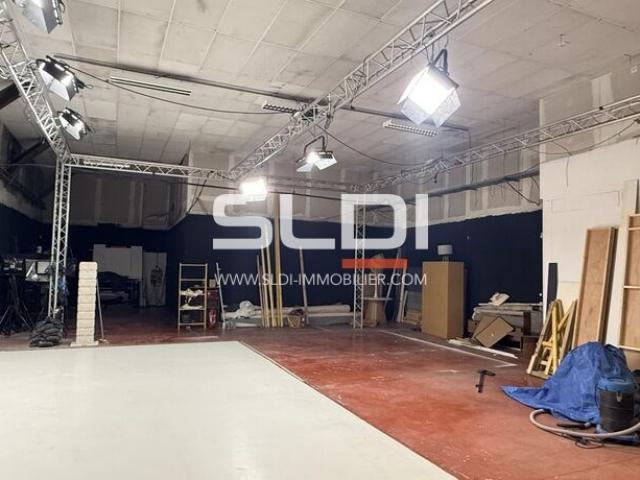 Locaux d'activités A LOUER - LYON - 335 m²