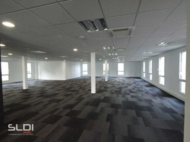 Bureaux A LOUER - SAINT PRIEST - 1 511 m²