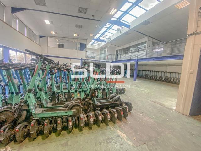 Locaux d'activités A LOUER - SAINT FONS - 930 m²