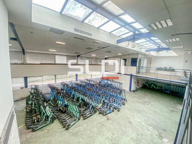Locaux d'activités A LOUER - SAINT FONS - 930 m²