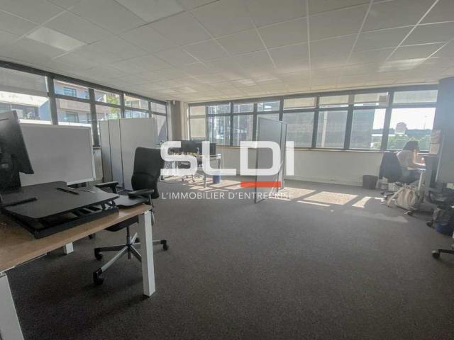 Bureaux A LOUER - TASSIN LA DEMI LUNE - 202 m²