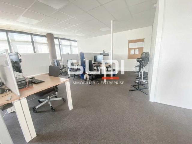 Bureaux A LOUER - TASSIN LA DEMI LUNE - 202 m²