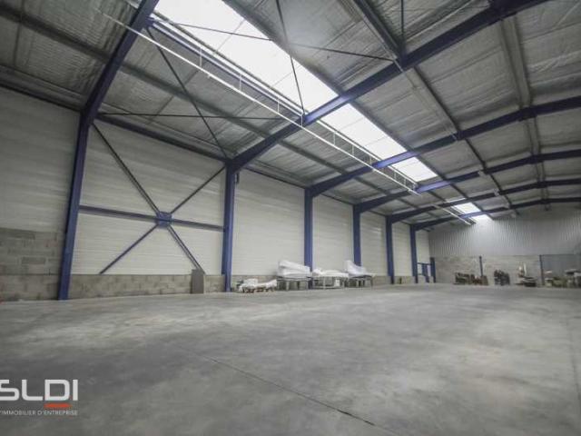 Locaux d'activités A LOUER - COLOMBE - 1 102 m²