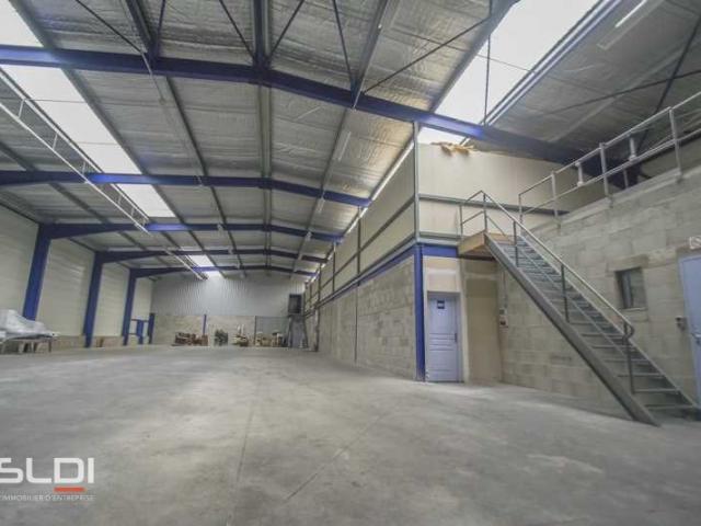 Locaux d'activités A LOUER - COLOMBE - 1 102 m²
