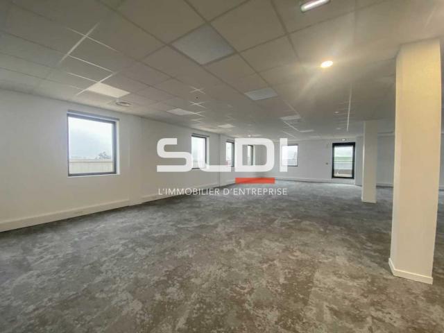 Bureaux A VENDRE OU A LOUER - MONTLUEL - 629 m²