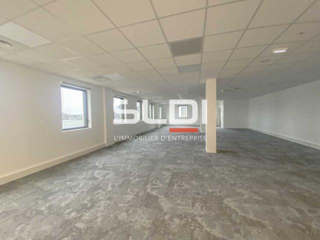 Bureaux A VENDRE OU A LOUER - MONTLUEL - 629 m²